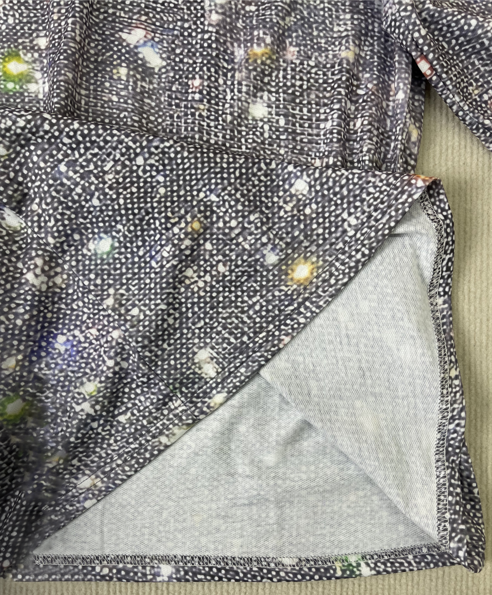 WinterTrend® - Silber Metallic Disco Flitter Druck V-Ausschnitt Langarm Top