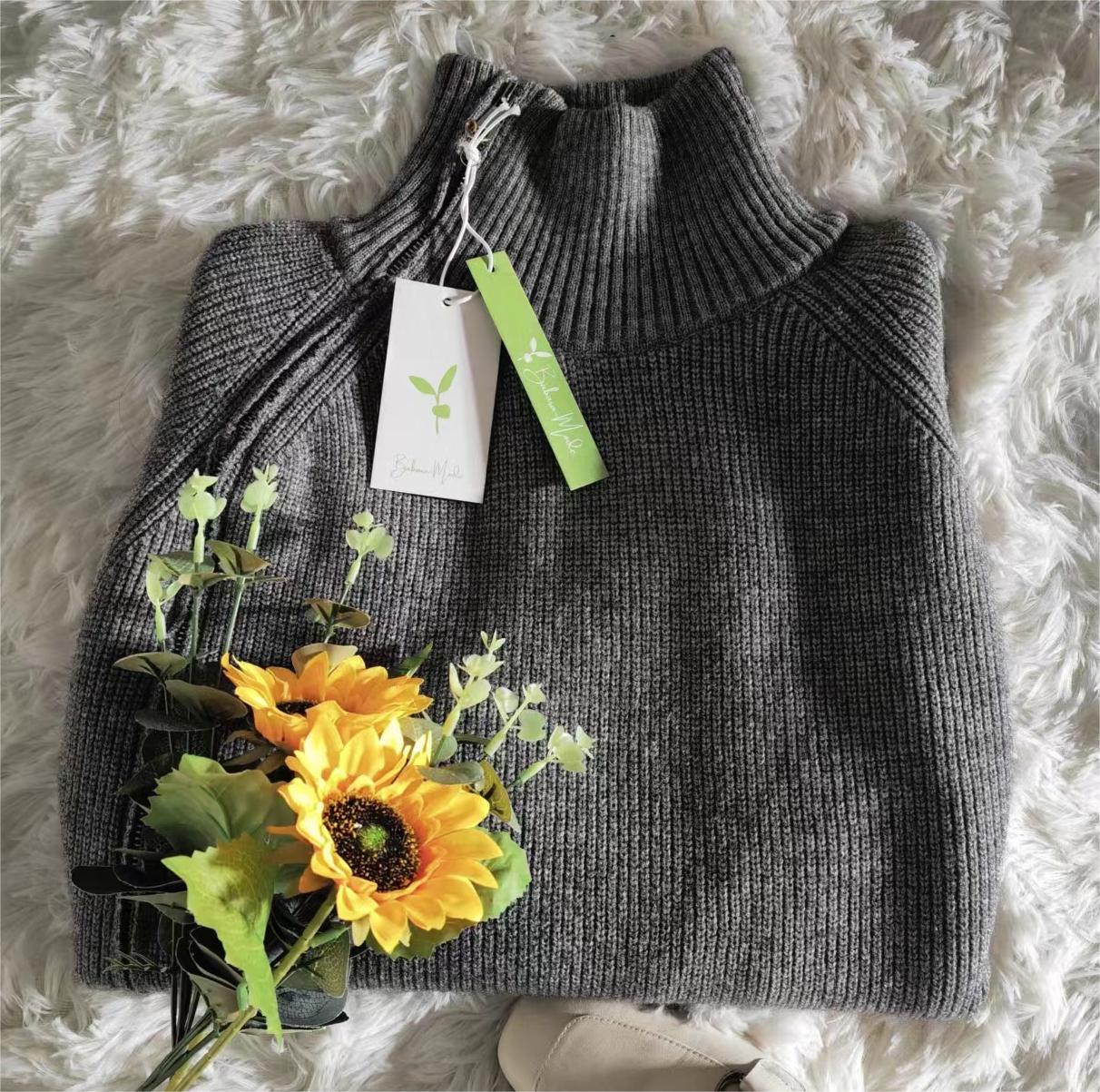 Lovja® - Grauer einfarbiger Pullover mit hohem Halsausschnitt