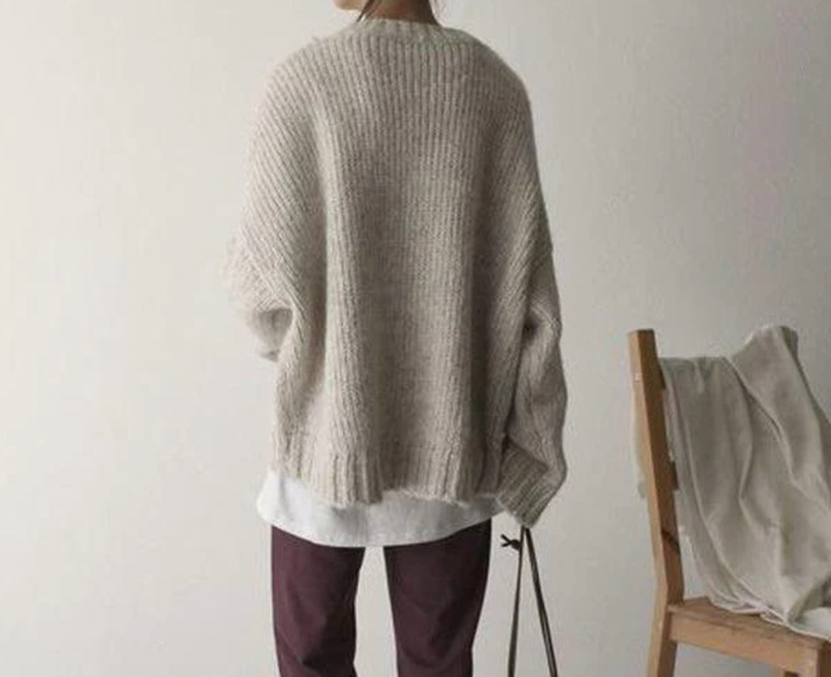 BELLA - Eleganter Strickpullover mit großer Tasche