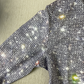 WinterTrend® - Silber Metallic Disco Flitter Druck V-Ausschnitt Langarm Top