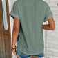 Kurzärmelige Bluse mit Lochstickerei