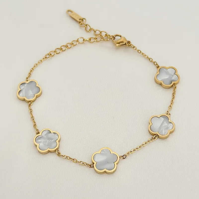 Scarlette | luxusarmband mit grünem blumenanhänger