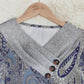 FallStil® - Blaues Paisley-Top mit grauem Umlegekragen und langen Ärmeln