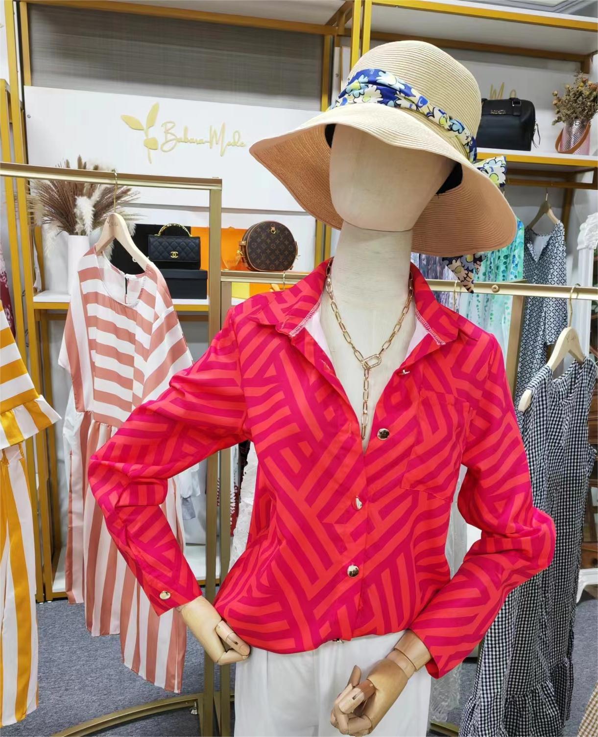 FallStil® - Rosa und orangefarbene Bluse mit Zick-Zack-Streifen und Knopfleiste