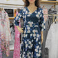 SpringStil® - Weißes Tulpenschichtenkleid mit kurzen blauen Ärmeln