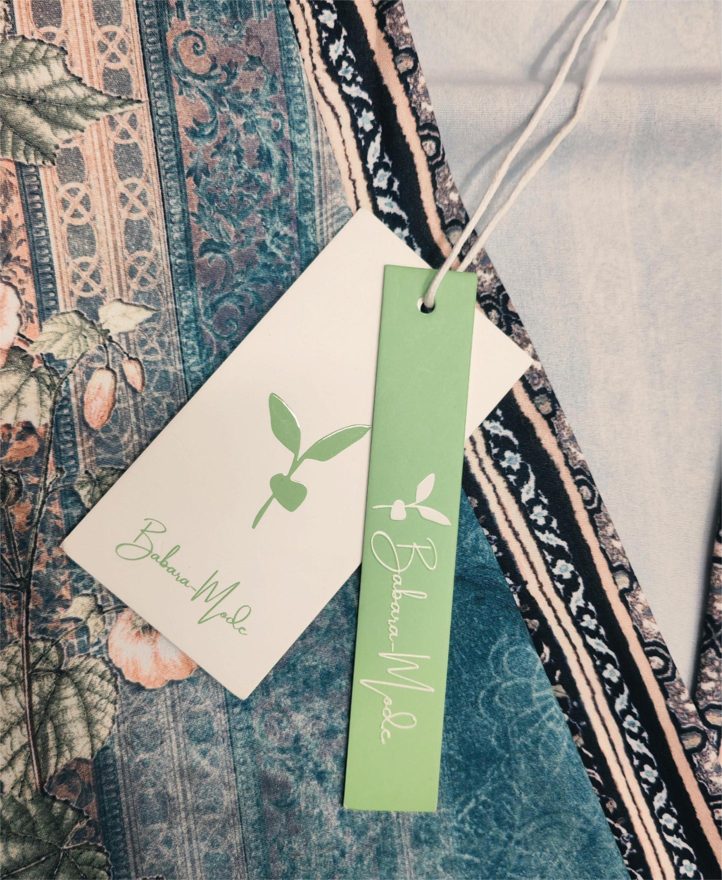 SpringStil® - Grüne Bluse mit Aquarell-Blumendruck