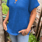 Stricktop mit Knopfdetail und V-Ausschnitt