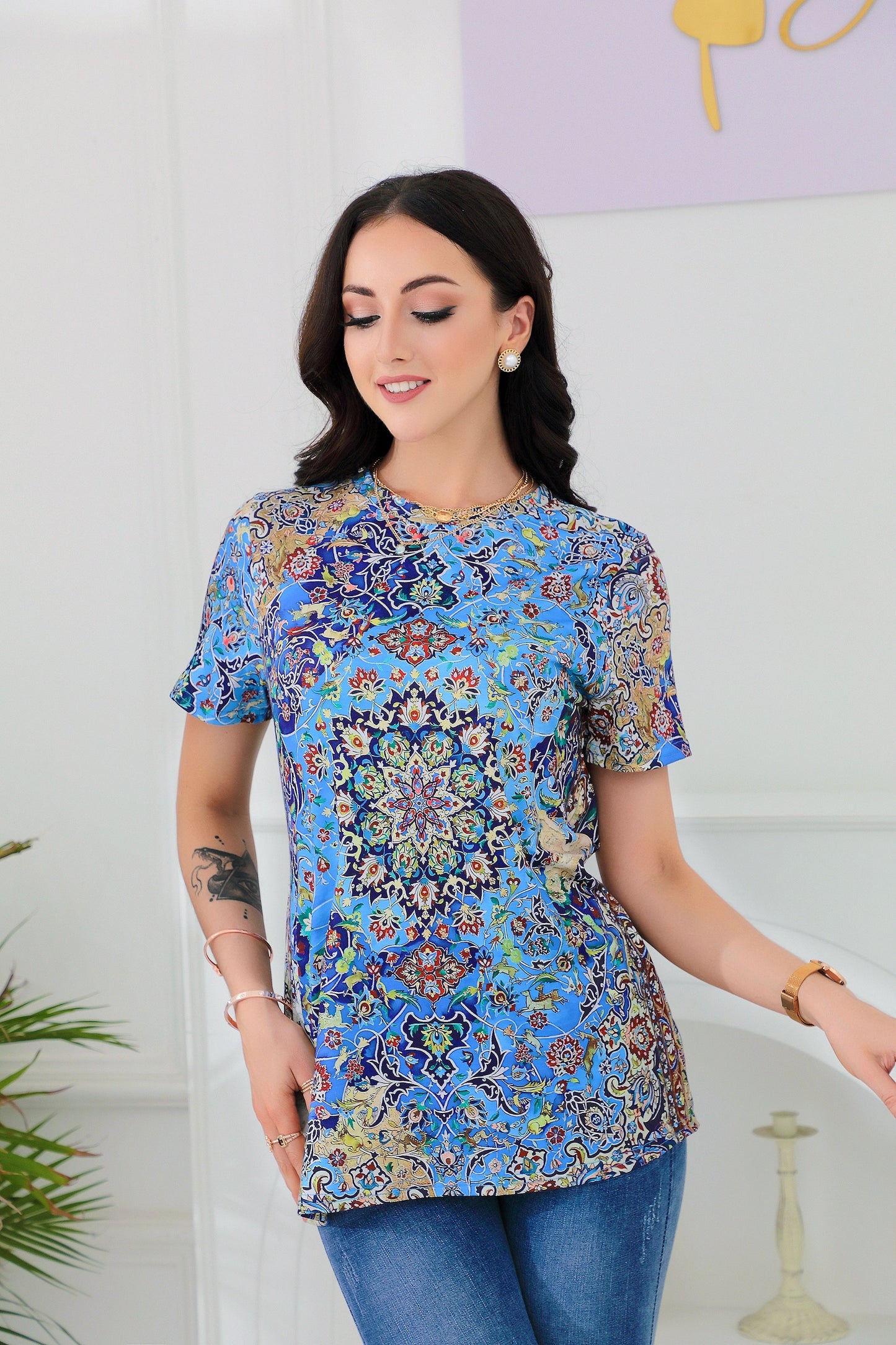 SpringStil® - Wunderschönes kurzärmeliges Top mit blauem Aufdruck