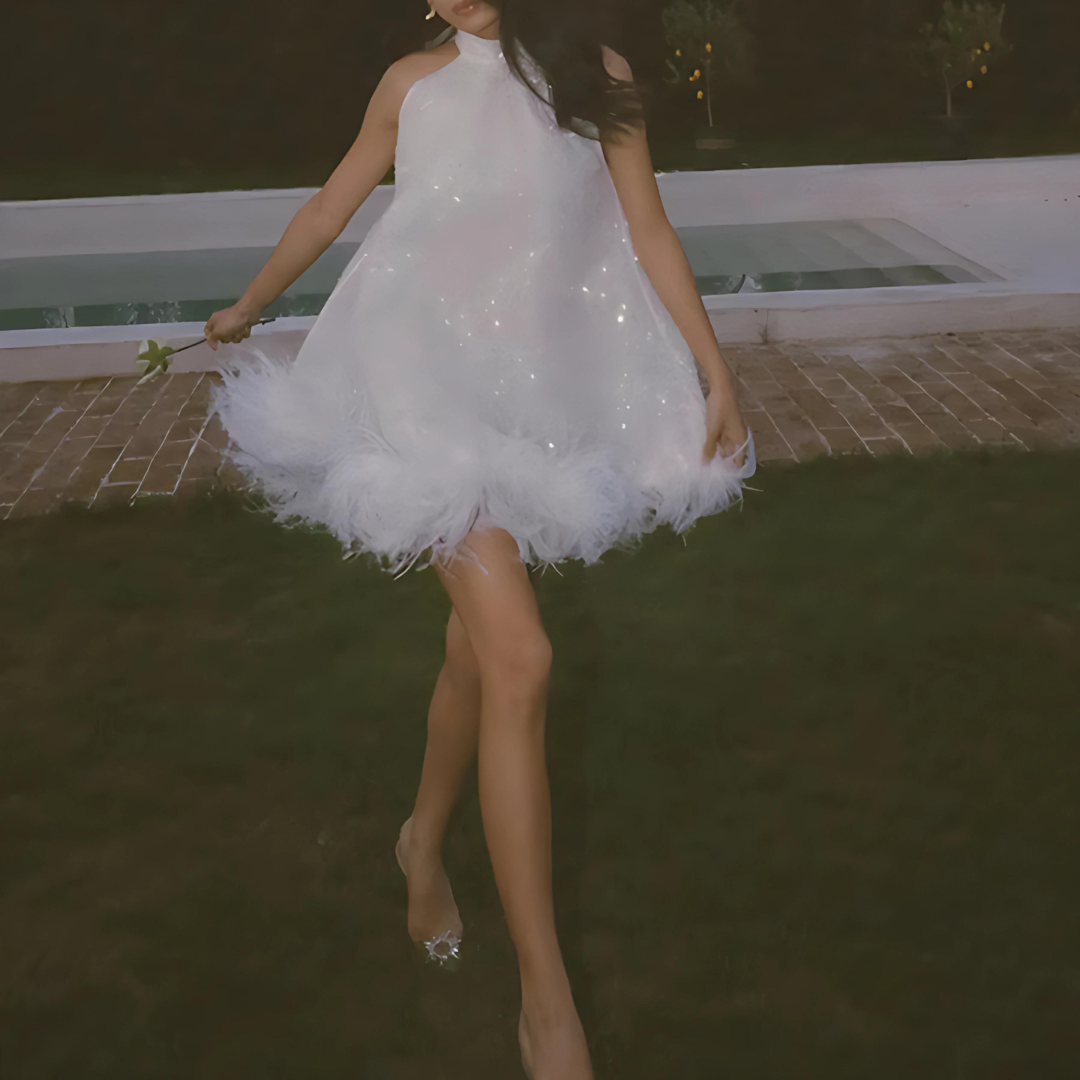 Paillettenbesetztes Federkleid - Aisha