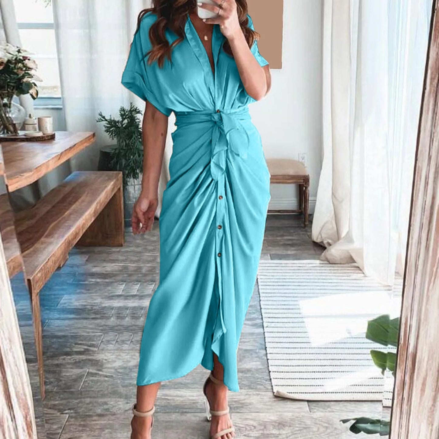 Helena - Beiges Wickelkleid mit Eleganz