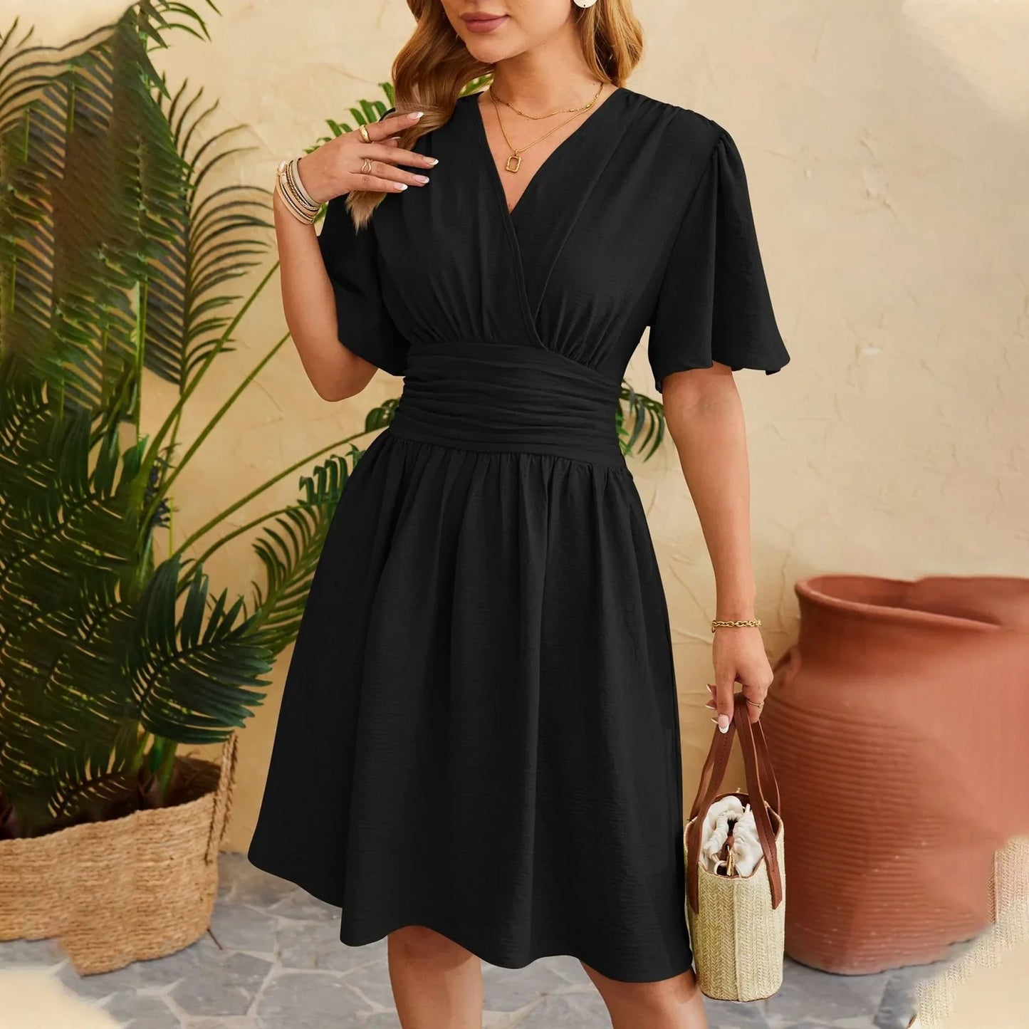 Emma - Grünes Taillenkleid mit V-Ausschnitt