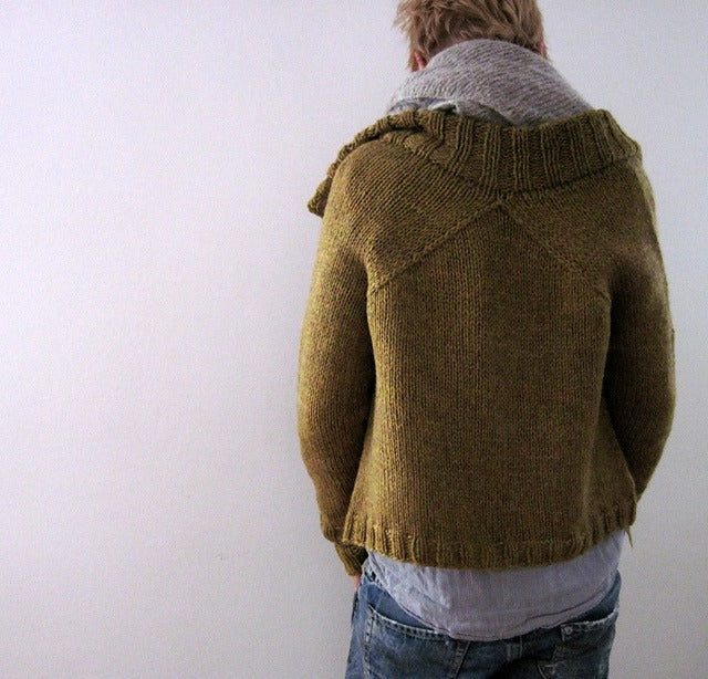 PureWear® - Hochgeschlossener Pullover mit übergroßen langen Ärmeln und Knopfleiste