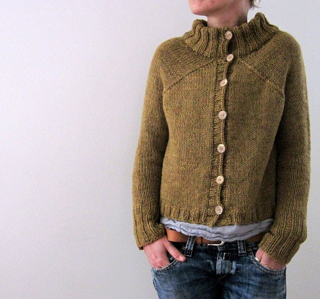 PureWear® - Hochgeschlossener Pullover mit übergroßen langen Ärmeln und Knopfleiste