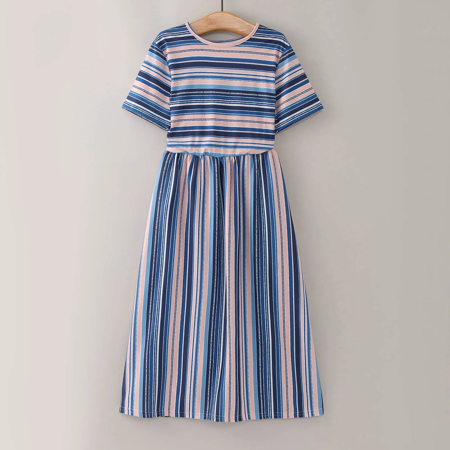 Lina - Gestreiftes Sommerkleid für Mädchen