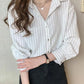 Gisela - Klassische gestreifte Polo-Neck-Strickjackenbluse für Frauen - Weiß