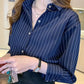 Hilda - Klassische gestreifte Polo-Neck-Strickjackenbluse für Frauen - Blau