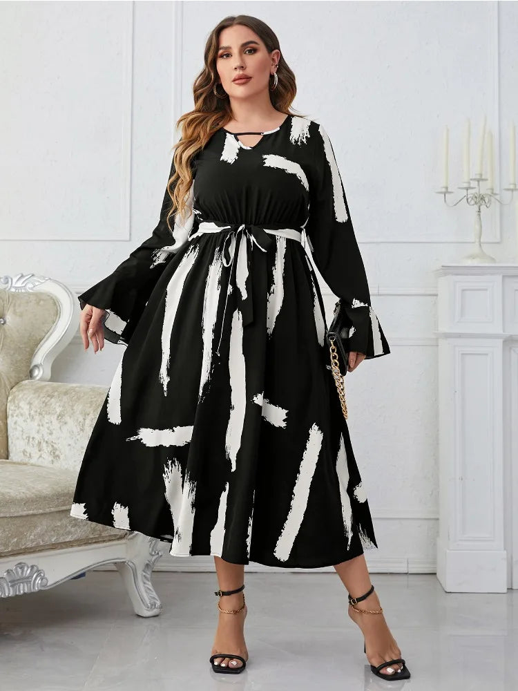 Mia - Modernes Midikleid in Schwarz-Weiß