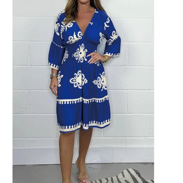Modisches Kleid mit V-Ausschnitt - Kristienne