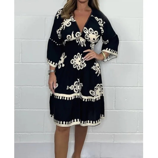 Modisches Kleid mit V-Ausschnitt - Kristienne