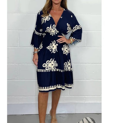 Modisches Kleid mit V-Ausschnitt - Kristienne