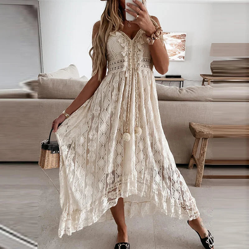 Emilia - Weißes Spitzenkleid mit V-Ausschnitt