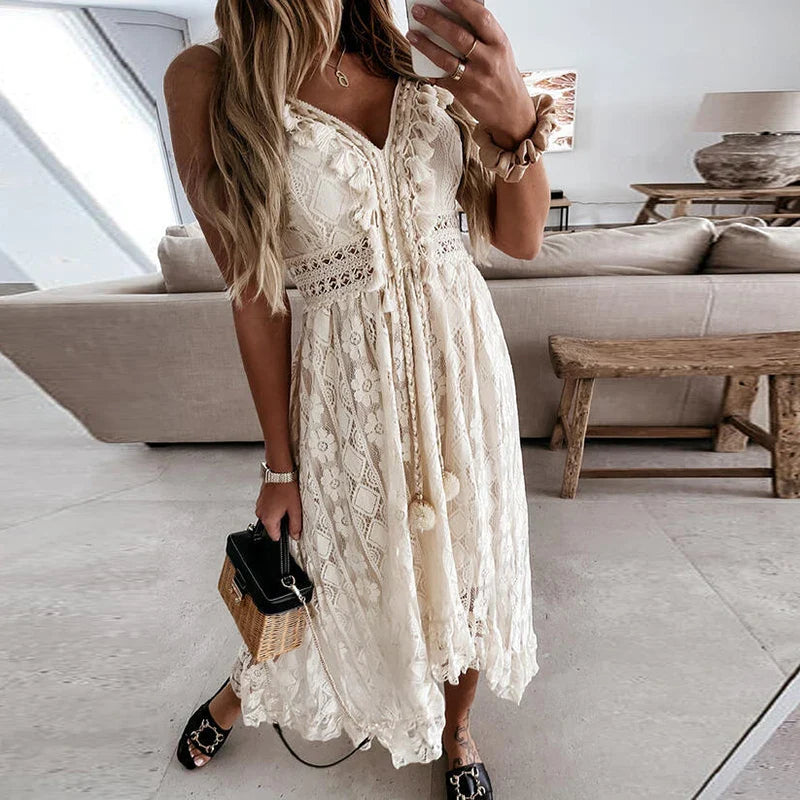 Emilia - Weißes Spitzenkleid mit V-Ausschnitt