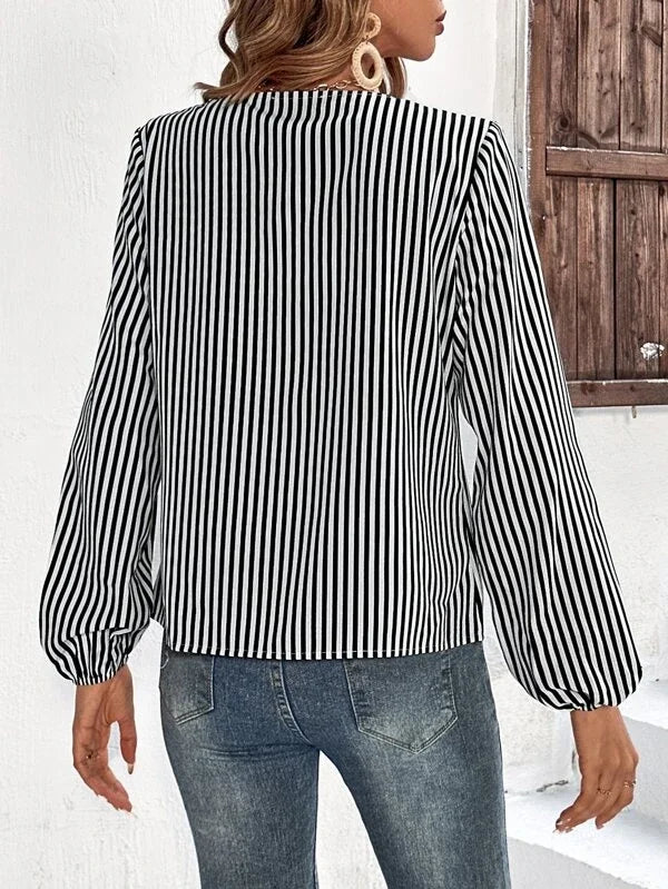 FallStil® - Gekräuseltes schwarz-weiß gestreiftes langärmeliges Top