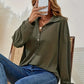 Pearl - Gerippte Bluse mit Knopfleiste