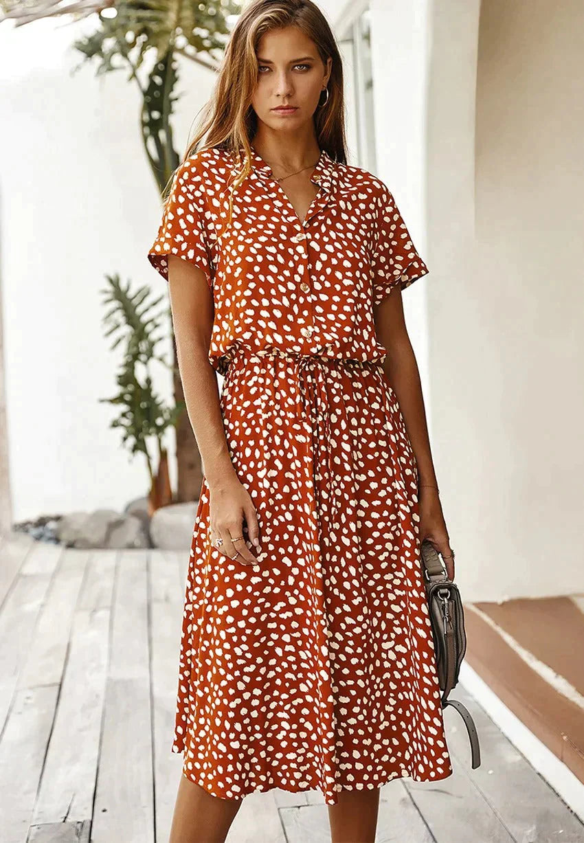 Schickes Midikleid mit Tupfenmuster und Taillenband