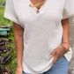 Stricktop mit Knopfdetail und V-Ausschnitt