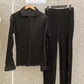 Lenas Lockeres Lounge-Set | Weite Hose und Bluse aus geripptem Gewebe